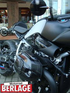 R nineT Racer blacked out